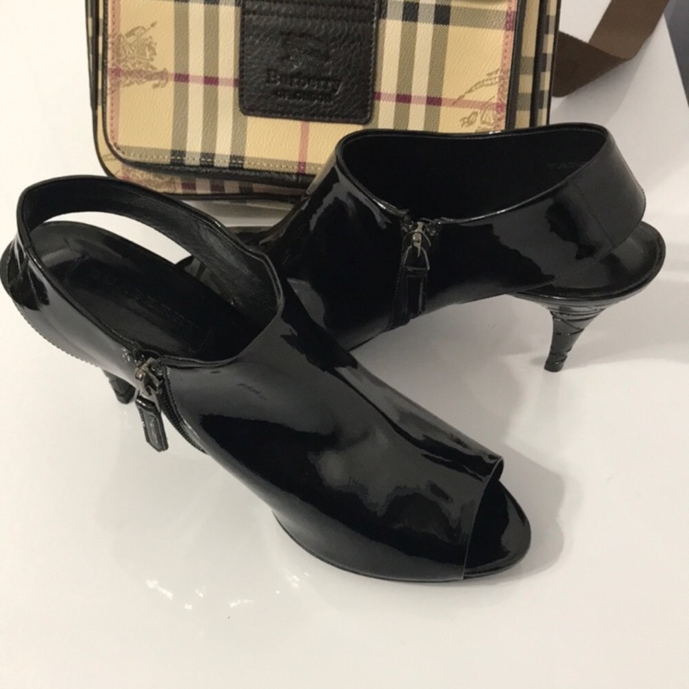 Burberry peep toe pumps